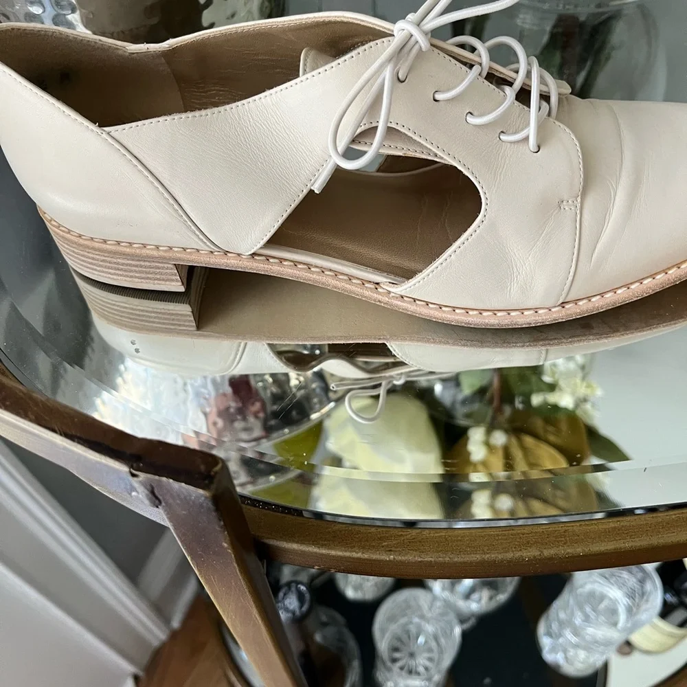 Stuart Weitzman lace up flat - Picture 3 of 6